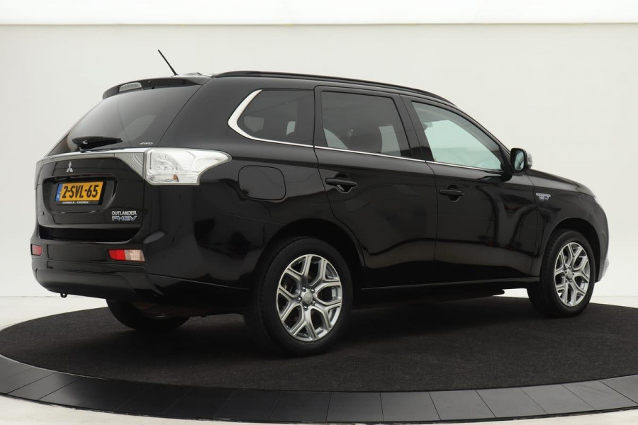 Mitsubishi Outlander 2.0 PHEV Instyle *All-in Prijs* | Dealer onderhouden | Xenon | Schuif-/kanteldak | Leder