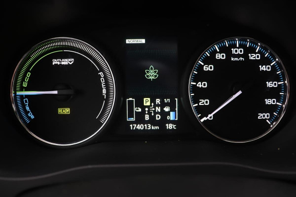Mitsubishi Outlander 2.0 PHEV Instyle *All-in Prijs* | Xenon | Schuifdak | Volleder | Navigatie | Climate control | Stoelverwarming