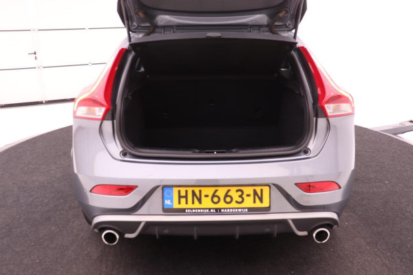 Volvo V40 2.0 D2 R-Design | Navigatie | Leder/alcantara | Climate control Stoelverwarming