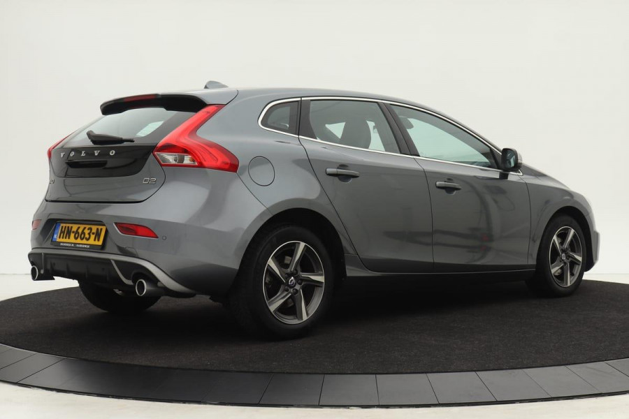 Volvo V40 2.0 D2 R-Design | Navigatie | Leder/alcantara | Climate control Stoelverwarming