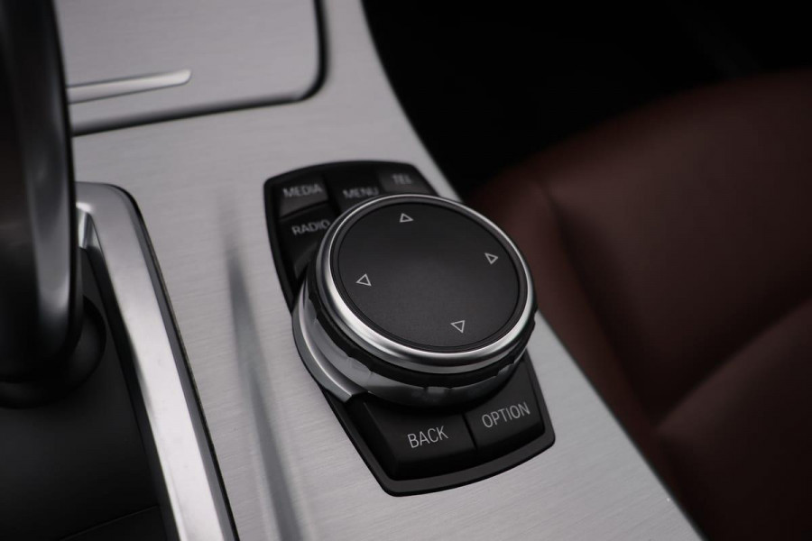BMW 5 Serie Touring 520d High Executive | Xenon | Volleder | Adaptive cruise | HUD | Breyton velgen | Camera | Stoelverwarming