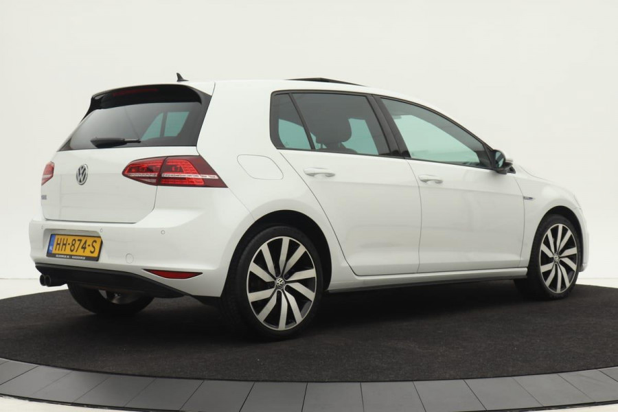 Volkswagen Golf 1.4 TSI GTE *Excl. BTW* | Panoramadak | Adaptive cruise | Camera | Trekhaak | Navigatie | Full-LED