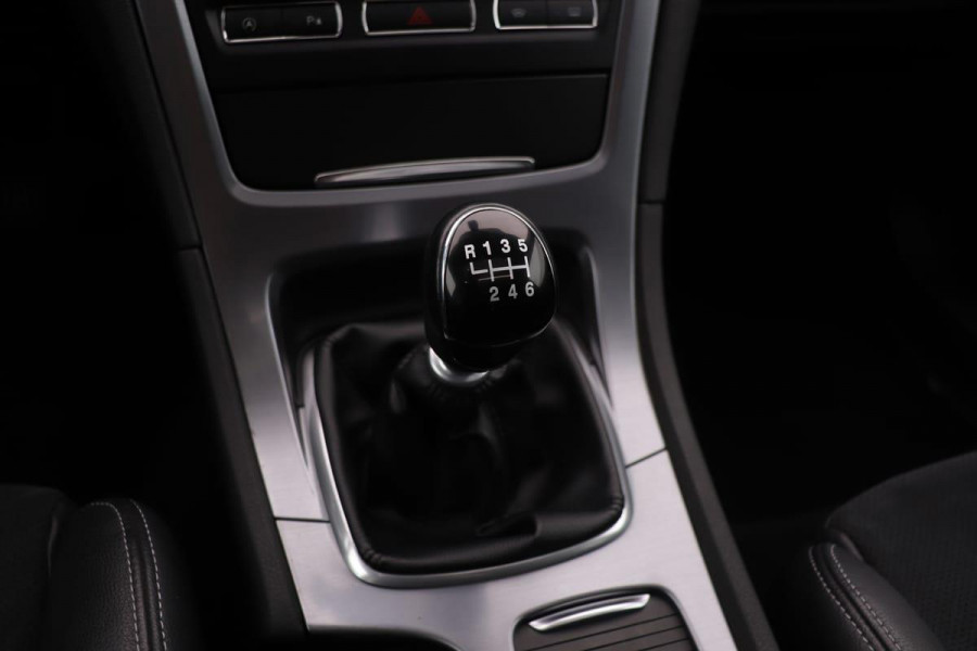 Ford Mondeo 1.6 EcoBoost Platinum | Xenon | Panoramadak | Leder/alcantara | Navigatie | Trekhaak | Keyless