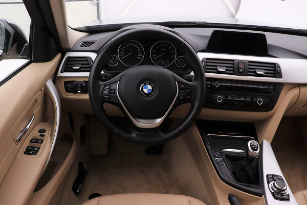 BMW 3 Serie 320i High Executive | Xenon | Navigatie | Volleder | PDC | Keyless