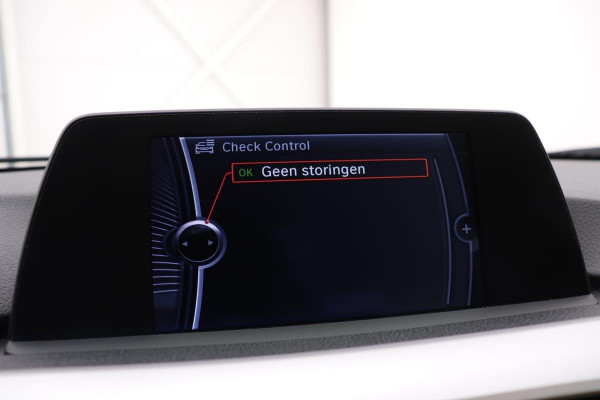 BMW 3 Serie 320i High Executive | Xenon | Navigatie | Volleder | PDC | Keyless