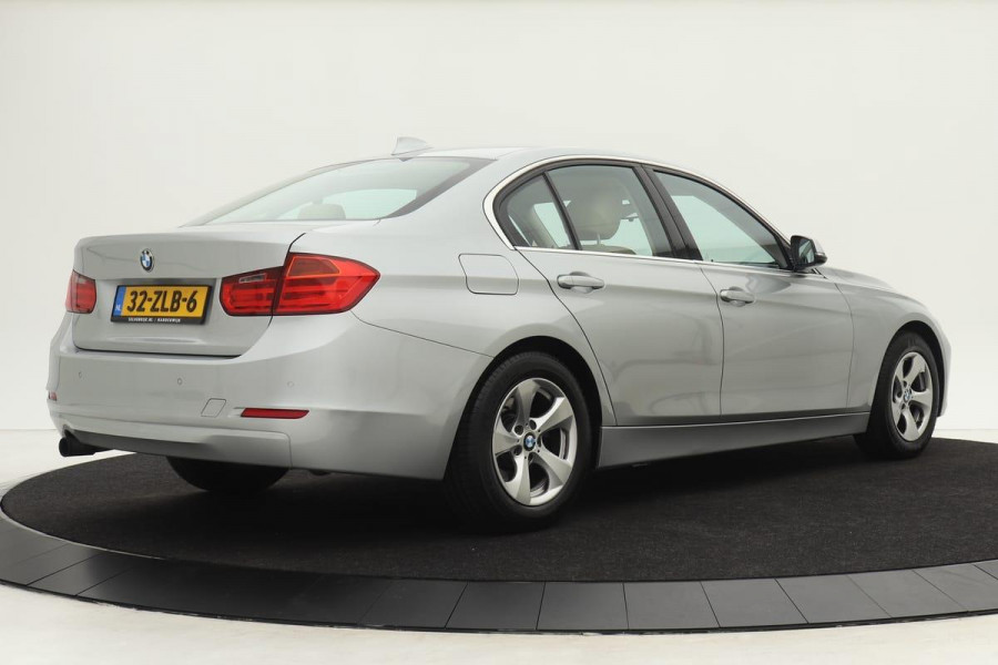 BMW 3 Serie 320i High Executive | Xenon | Navigatie | Volleder | PDC | Keyless