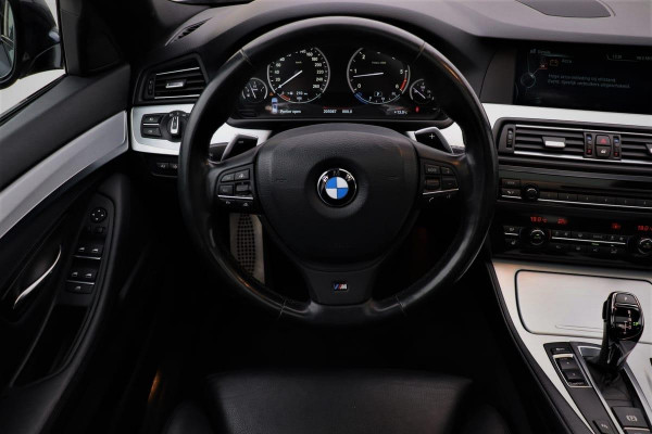 BMW 5 Serie 530d M-sport | Soft-close | Active Steering | Driver Assist | Panoramadak | HUD | Stoel-/achterbankverwarming