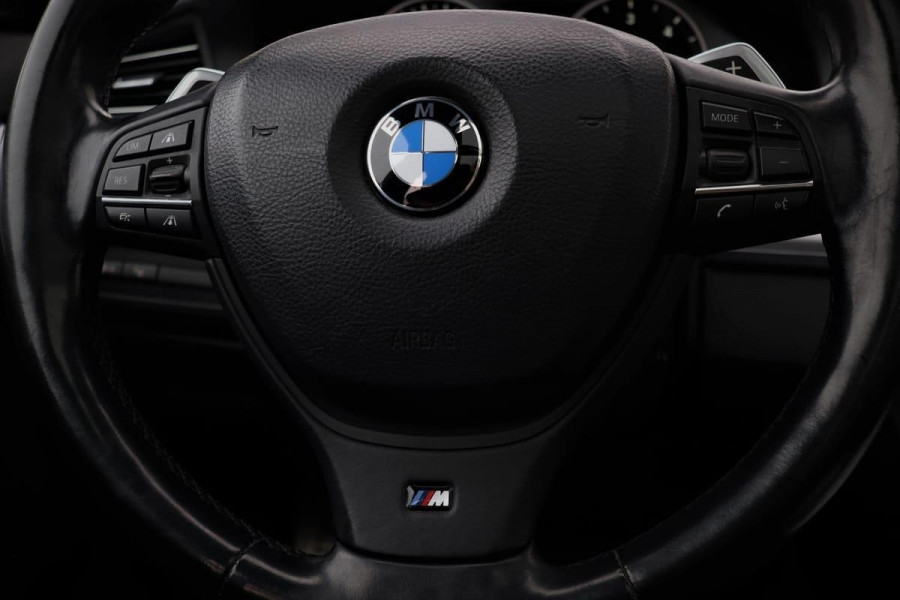 BMW 5 Serie 530d M-sport | Soft-close | Active Steering | Driver Assist | Panoramadak | HUD | Stoel-/achterbankverwarming