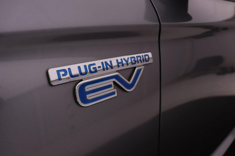 Mitsubishi Outlander 2.0 PHEV Instyle *Excl. BTW* | Xenon | Volleder | Schuifdak | Navigatie | Trekhaak | Climate control