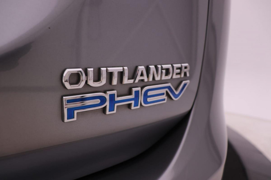Mitsubishi Outlander 2.0 PHEV Instyle *Excl. BTW* | Xenon | Volleder | Schuifdak | Navigatie | Trekhaak | Climate control