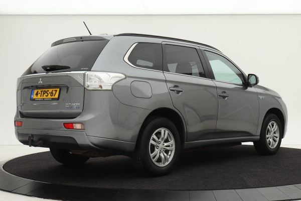 Mitsubishi Outlander 2.0 PHEV Instyle *Excl. BTW* | Xenon | Volleder | Schuifdak | Navigatie | Trekhaak | Climate control