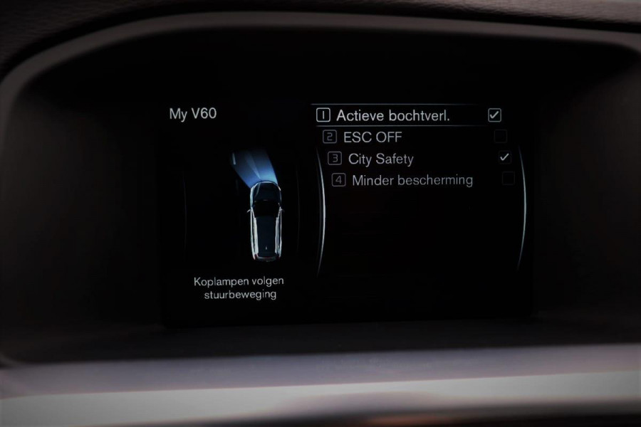 Volvo V60 2.4 D6 AWD Plug-In Summum *All-in prijs* | Dealer onderhouden | Xenon | Navigatie | Afn. trekhaak | Memory | Premium sound