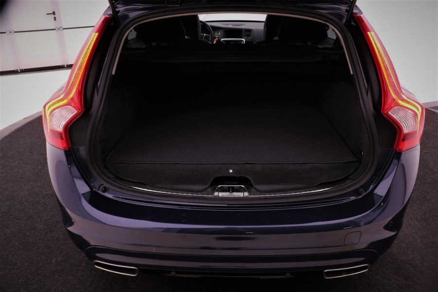 Volvo V60 2.4 D6 AWD Plug-In Summum *All-in prijs* | Dealer onderhouden | Xenon | Navigatie | Afn. trekhaak | Memory | Premium sound