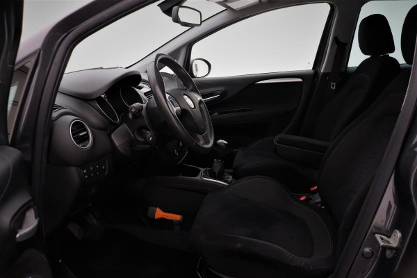 Fiat Punto Evo 1.3 M-Jet Lounge 5-drs | Dealer onderhouden | Sportstoelen | Climate control | PDC