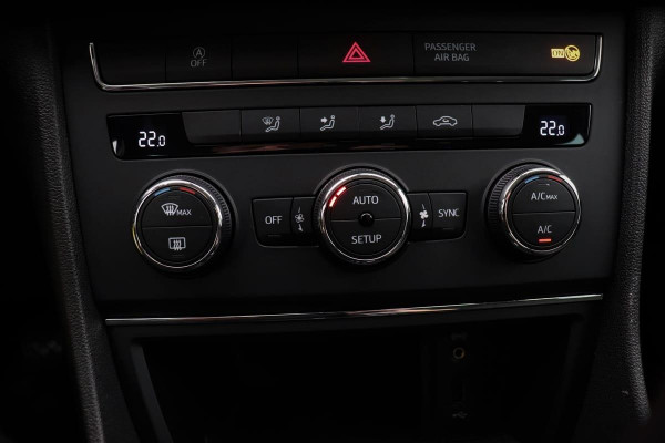 Seat Leon 1.0 TSI Style Connected | Dealer onderhouden | Navigatie | FR velgen | Climate control | Cruise control