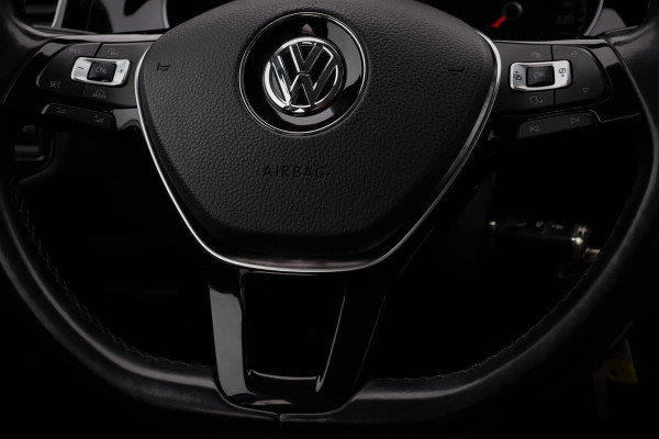 Volkswagen Golf 1.2 TSI Highline 5-deurs | Navigatie | Alcantara | Stoelverwarming | Trekhaak