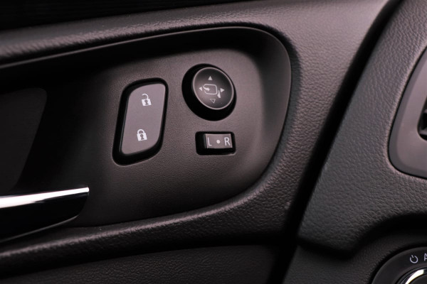 Opel Insignia 1.6 Turbo 170pk Cosmo Automaat | Xenon | Keyless | Schuifdak | Navigatie | Volleder | PDC v+a