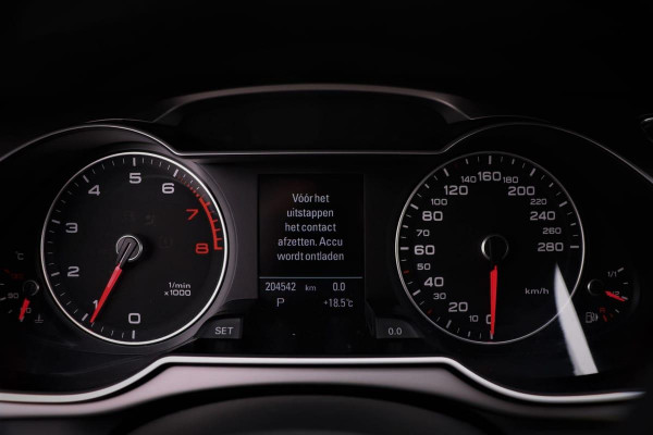 Audi A4 1.8 TFSI S-Line Automaat | 2e eigenaar | Xenon | Volleder | Sportstoelen | Navigatie | PDC