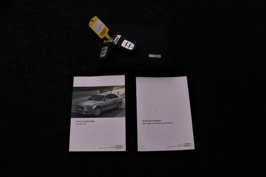Audi A4 1.8 TFSI S-Line Automaat | 2e eigenaar | Xenon | Volleder | Sportstoelen | Navigatie | PDC