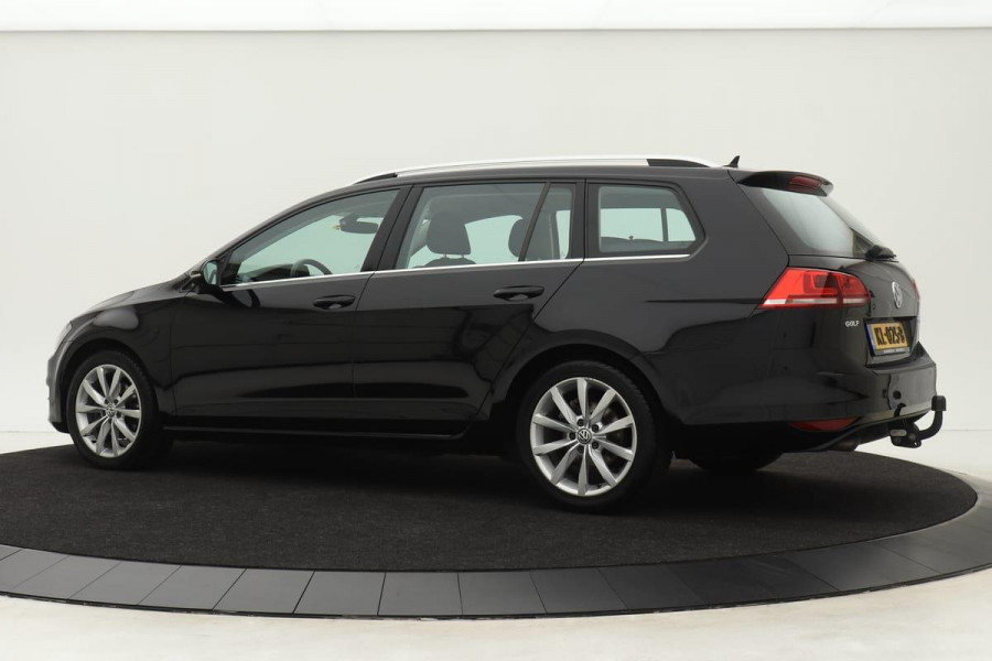 Volkswagen Golf 1.6 TDI Highline Aut. | Navigatie | Camera | Alcantara | Climate control | Trekhaak