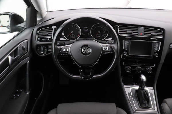 Volkswagen Golf 1.6 TDI Highline Aut. | Navigatie | Camera | Alcantara | Climate control | Trekhaak
