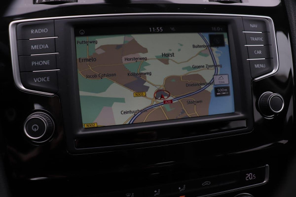 Volkswagen Golf 1.6 TDI Highline Aut. | Navigatie | Camera | Alcantara | Climate control | Trekhaak