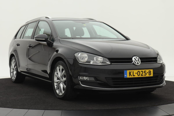 Volkswagen Golf 1.6 TDI Highline Aut. | Navigatie | Camera | Alcantara | Climate control | Trekhaak