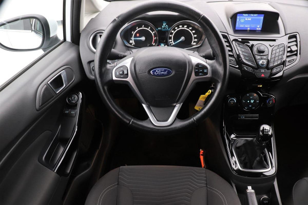 Ford Fiesta 1.0 EcoBoost 100pk Titanium | 2e eigenaar | Navigatie | Climate control | Voorruitverwarming | PDC