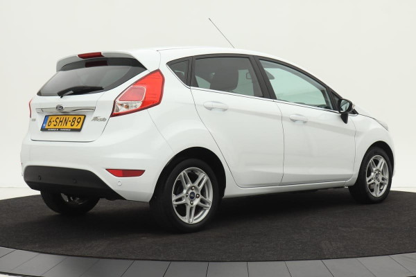 Ford Fiesta 1.0 EcoBoost 100pk Titanium | 2e eigenaar | Navigatie | Climate control | Voorruitverwarming | PDC