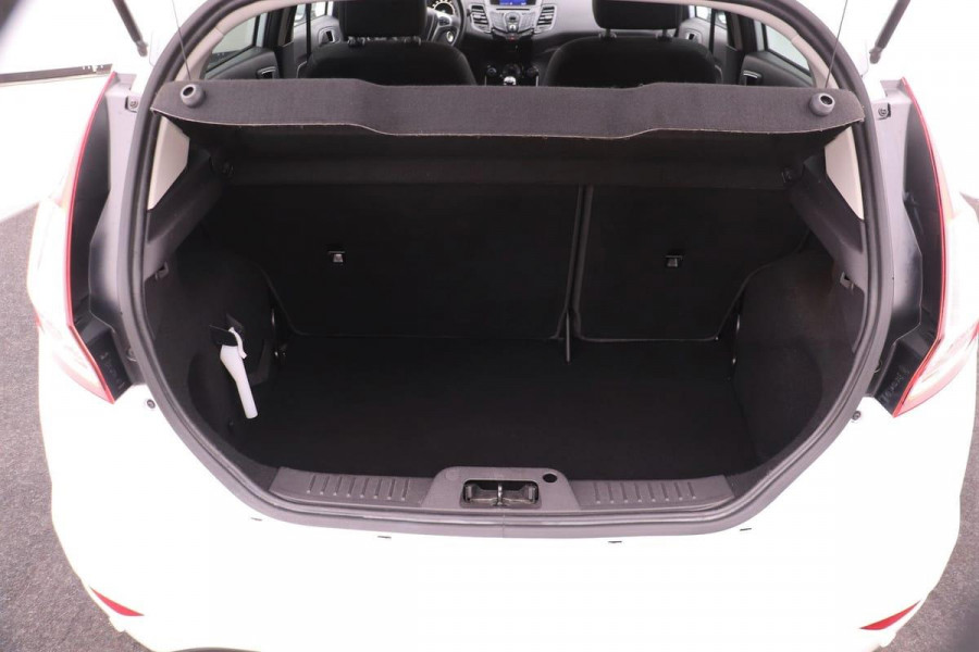 Ford Fiesta 1.0 EcoBoost 100pk Titanium | 2e eigenaar | Navigatie | Climate control | Voorruitverwarming | PDC
