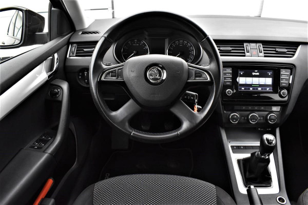 Škoda Octavia 1.2 TSI Ambition | Navigatie | Climate control | Parkeersensoren