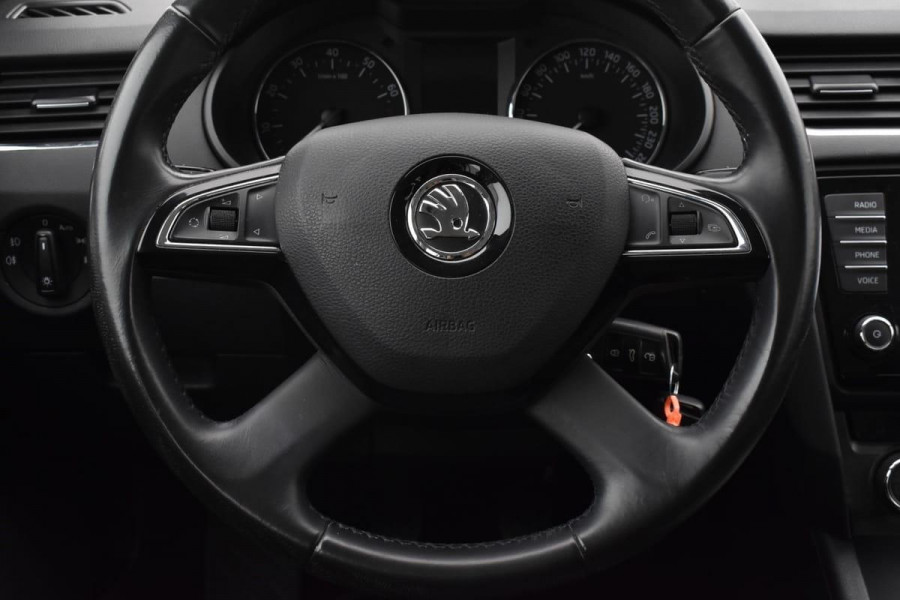 Škoda Octavia 1.2 TSI Ambition | Navigatie | Climate control | Parkeersensoren