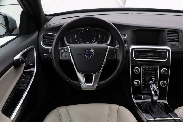 Volvo V60 2.4 D5 Plug-In Special Edition *Excl. BTW* | Xenon | Volleder | Navigatie | Trekhaak