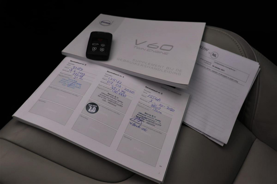 Volvo V60 2.4 D5 Plug-In Special Edition *Excl. BTW* | Xenon | Volleder | Navigatie | Trekhaak
