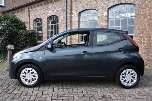 Toyota Aygo 1.0 VVT-i x-play 5-Deurs *29.150 KM* Navigatie Airco Cruise Camera Fabrieksgarantie