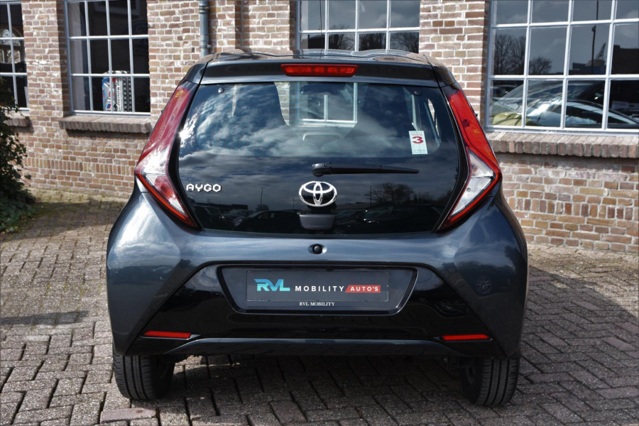 Toyota Aygo 1.0 VVT-i x-play 5-Deurs *29.150 KM* Navigatie Airco Cruise Camera Fabrieksgarantie