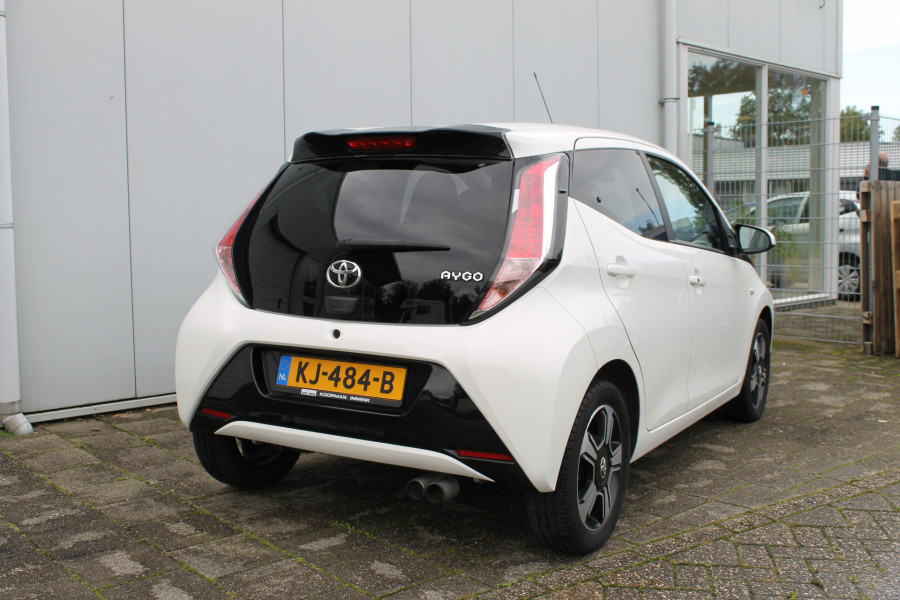 Toyota Aygo 1.0 VVT-i X-PLAY STANDVERW. ALARM DASHCAM + NAV