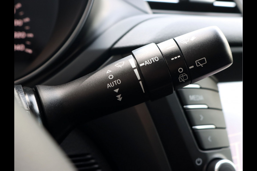 Toyota Avensis Touring Sports 1.8 VVT-i Dynamic | FM-Navi | Stoelverwarming | Rijstrooksensor