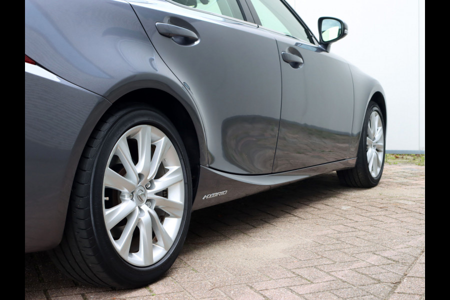 Lexus IS 300h Business Line | Leder | Stoelverwarming | Parkeersensoren