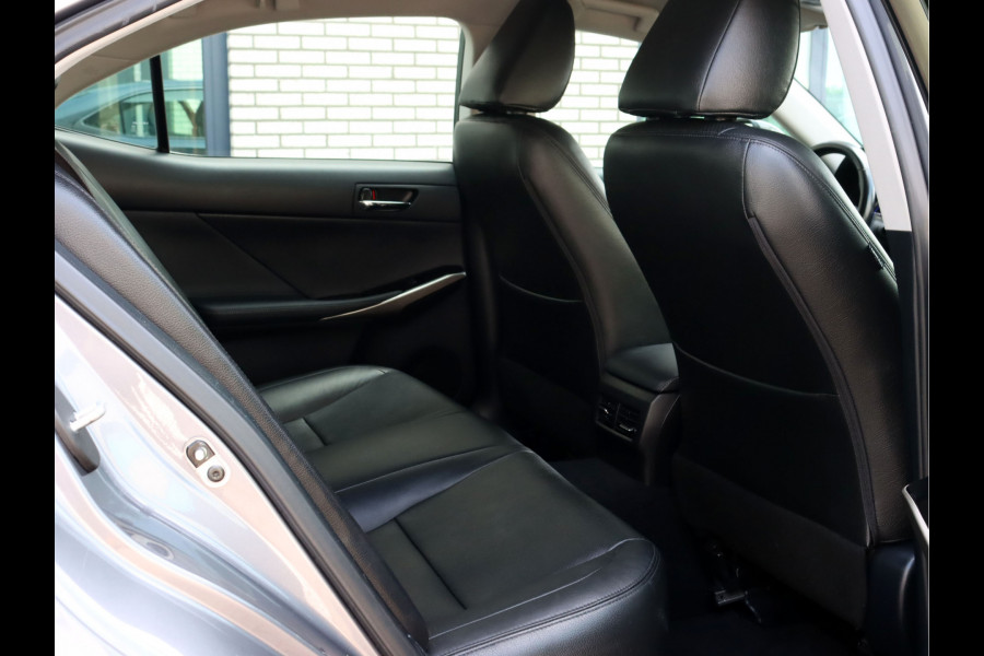 Lexus IS 300h Business Line | Leder | Stoelverwarming | Parkeersensoren