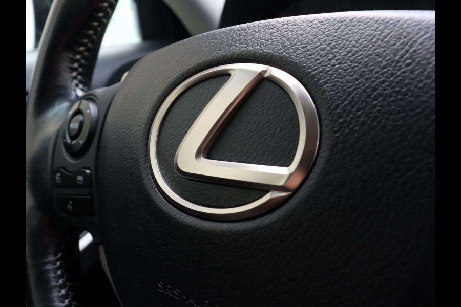 Lexus IS 300h Business Line | Leder | Stoelverwarming | Parkeersensoren