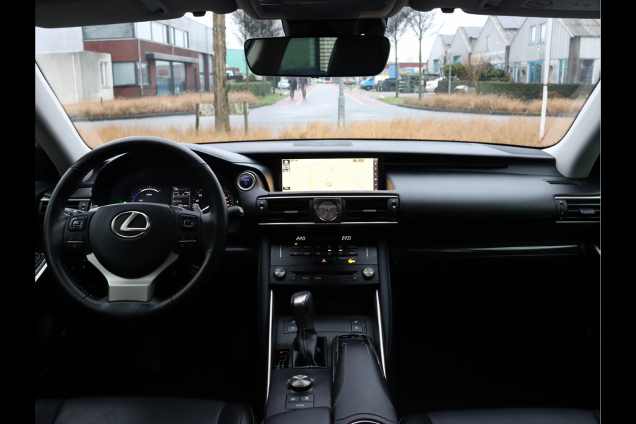 Lexus IS 300h Hybrid Luxury Line | Schuifdak | Quad Led | Stoelventilatie