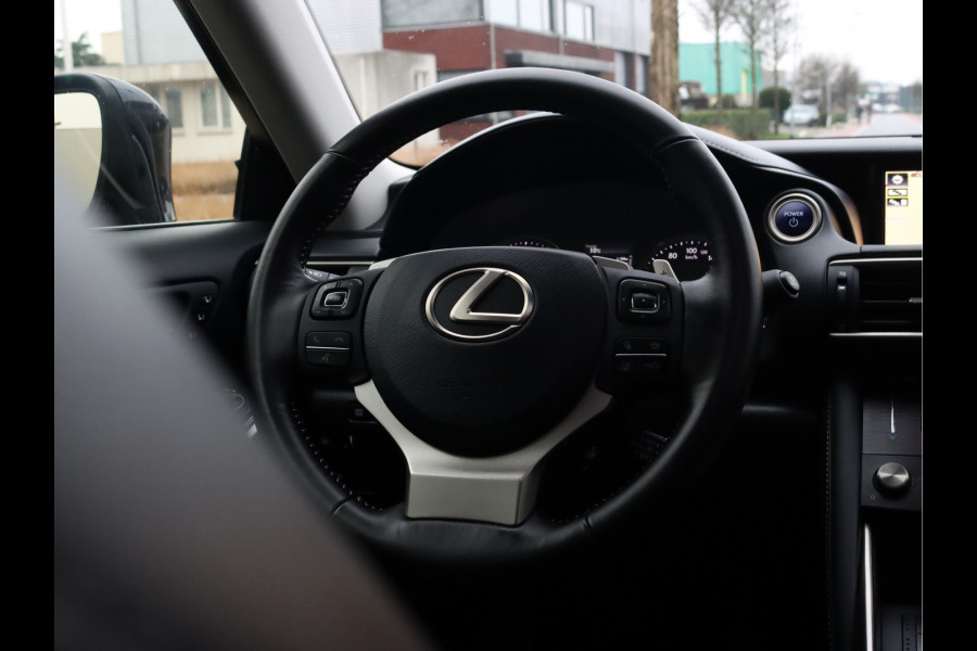 Lexus IS 300h Hybrid Luxury Line | Schuifdak | Quad Led | Stoelventilatie