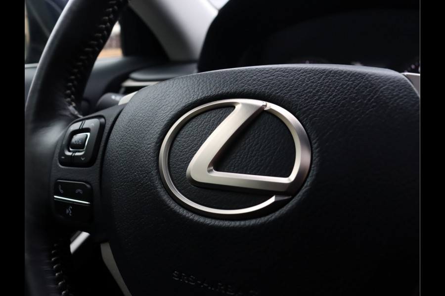 Lexus IS 300h Hybrid Luxury Line | Schuifdak | Quad Led | Stoelventilatie