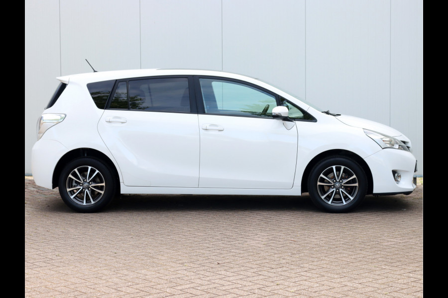 Toyota Verso 1.8 VVT-i Aspiration | Panoramadak | Stoelverwarming | Navi