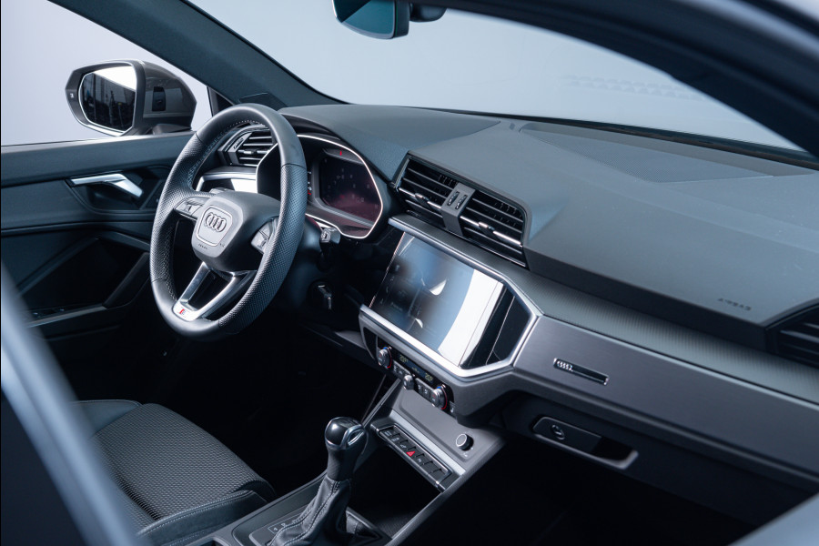 Audi Q3 45 TFSI e S edition 245PK (S-Tronic) | Winterbandenset | Navigatie | Adaptive cruise | PDC V+A |